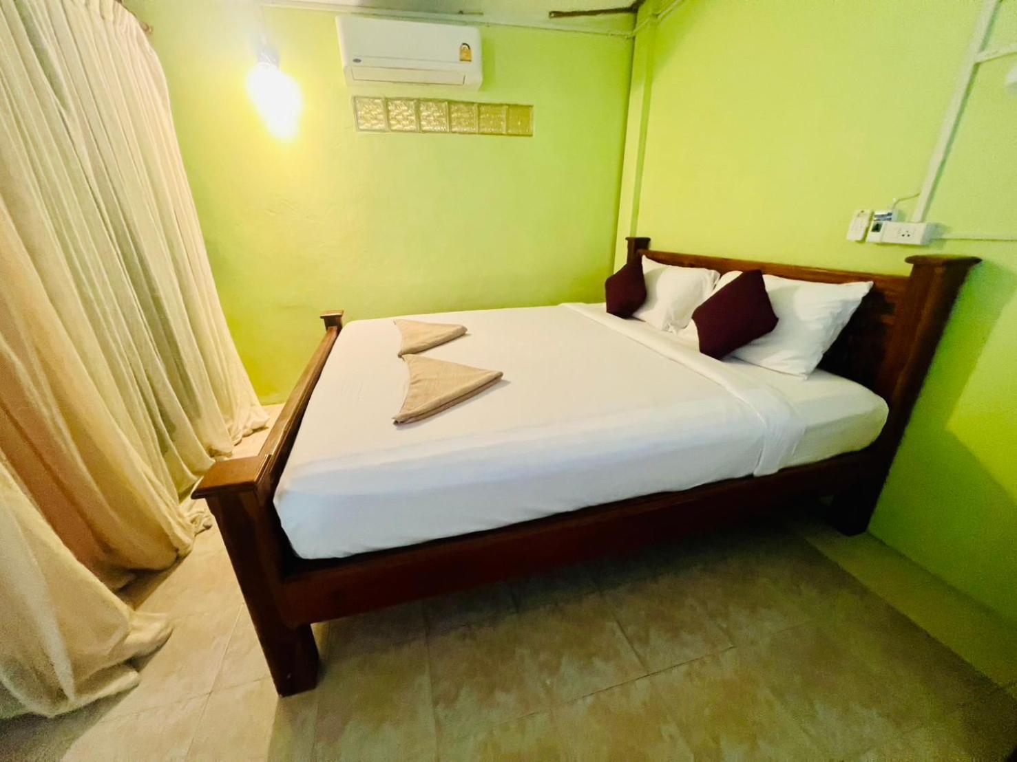 Khaosok Happy House Bed & Breakfast Khao Sok National Park Exterior photo