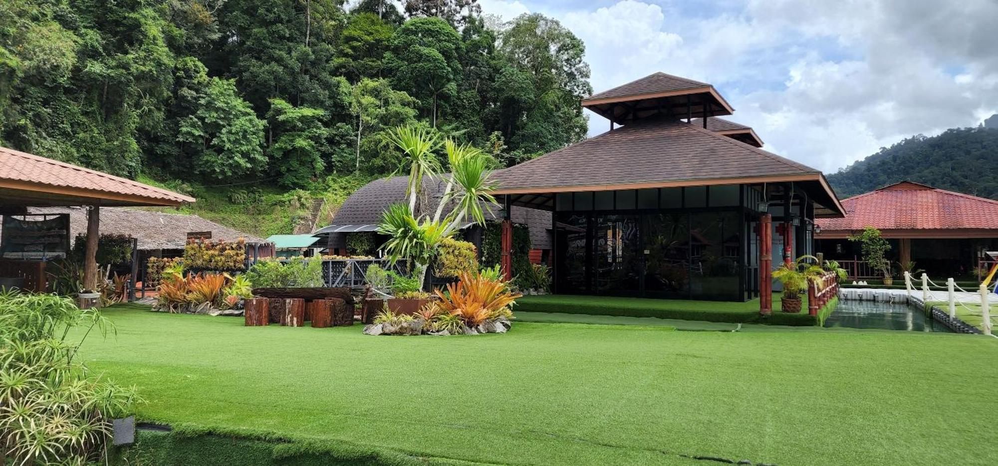 Khaosok Happy House Bed & Breakfast Khao Sok National Park Exterior photo