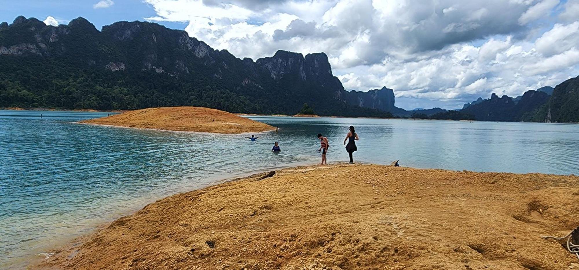 Khaosok Happy House Bed & Breakfast Khao Sok National Park Exterior photo
